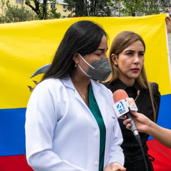 abogada gratis en quito ecuador con estudiantes medicos